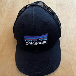 Patagonia P-6 Logo LoPro Trucker Hat in Black